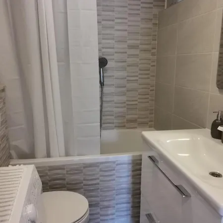 A Quick Walk To & Old Town