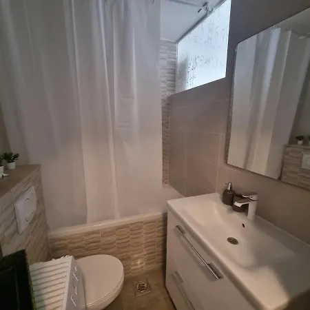 A Quick Walk To & Old Town Апартаменты