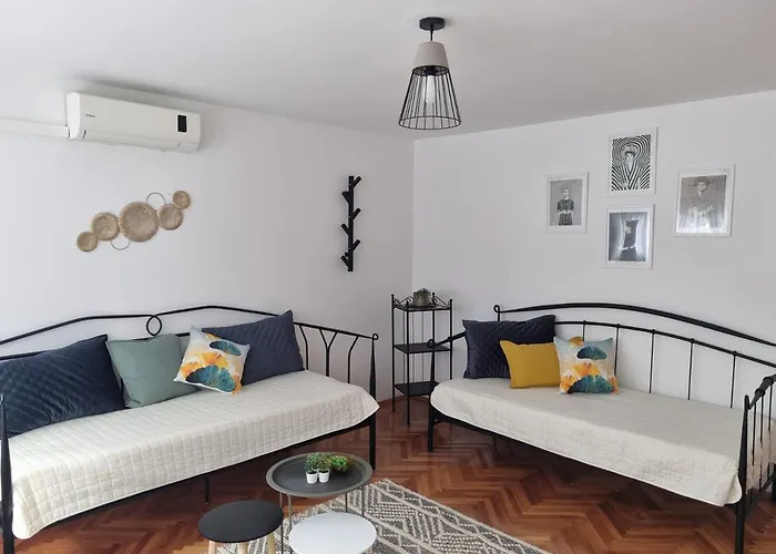 Apartment A Quick Walk To & Old Town