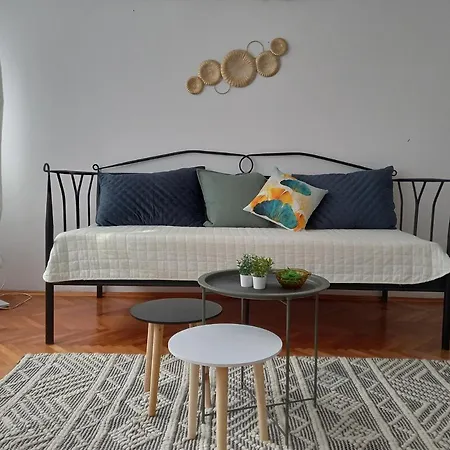 Apartment A Quick Walk To & Old Town *