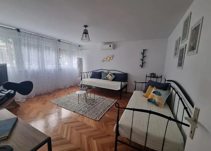 Apartment A Quick Walk To & Old Town