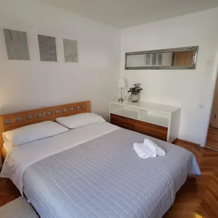 A Quick Walk To & Old Town Split